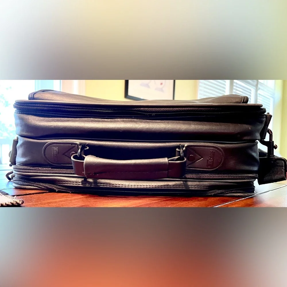 *NWOT* Targus Laptop Bag - Model CUN1 - Genuine Leather - Briefcase - Tote Bag